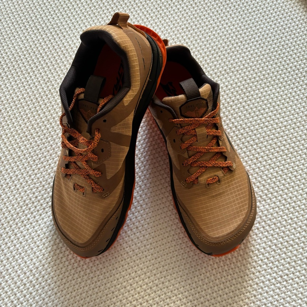 NWOB Altra Lone Peak 6